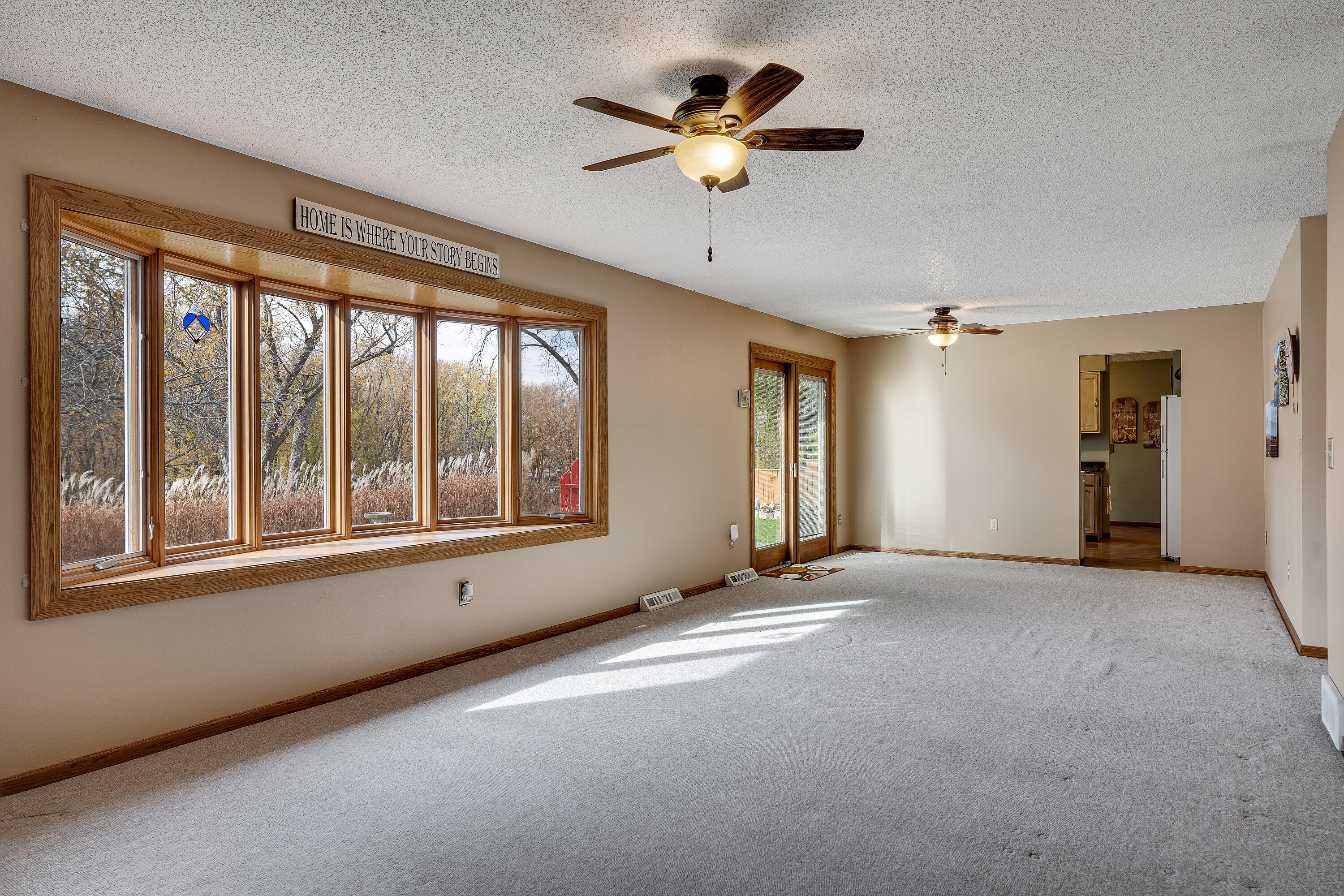 2956 South Marion Road La Crosse, WI 54601 - Photo 11 of 31 Living Room