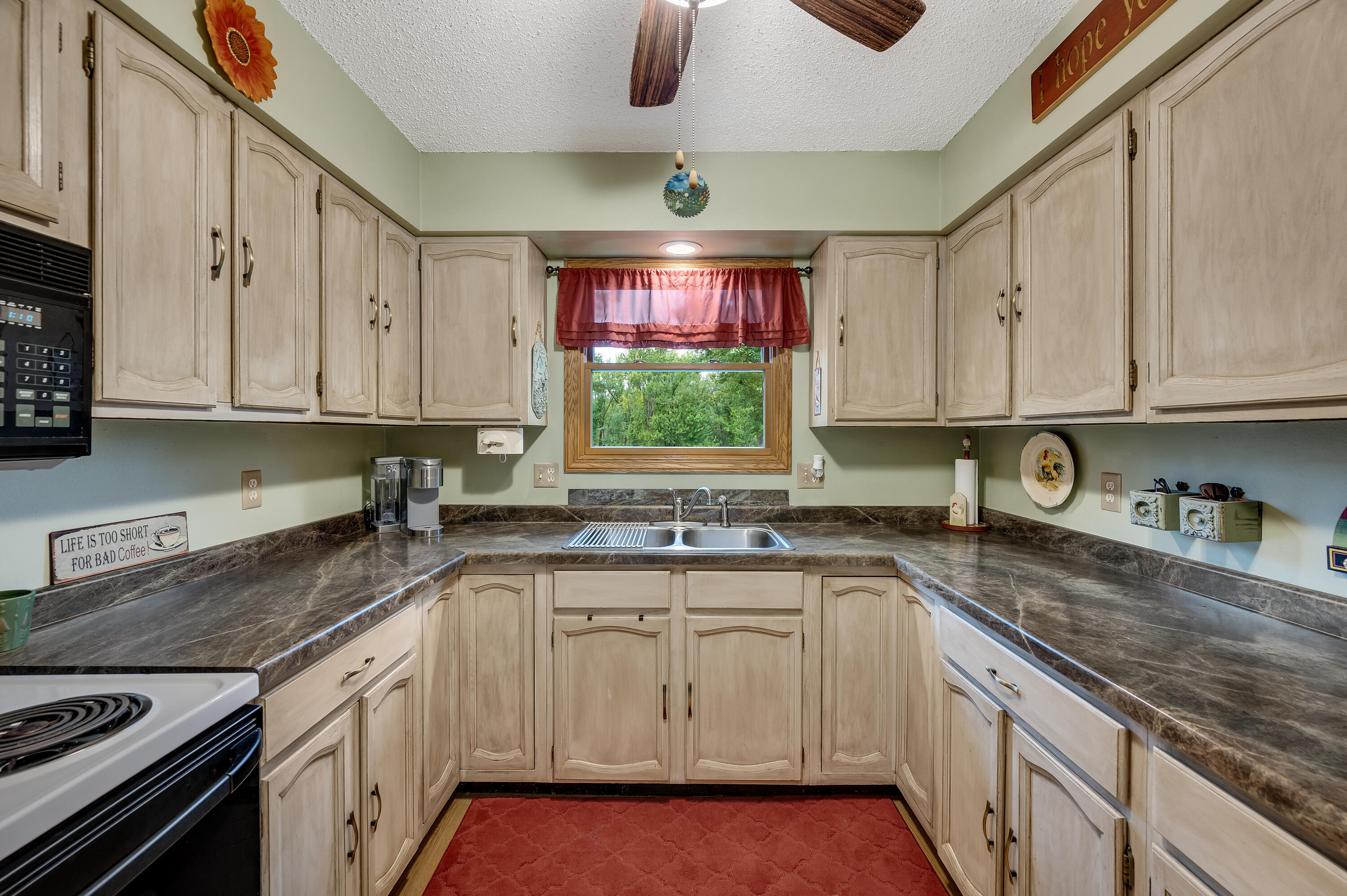 2956 South Marion Road La Crosse, WI 54601 - Photo 15 of 31 Kitchen