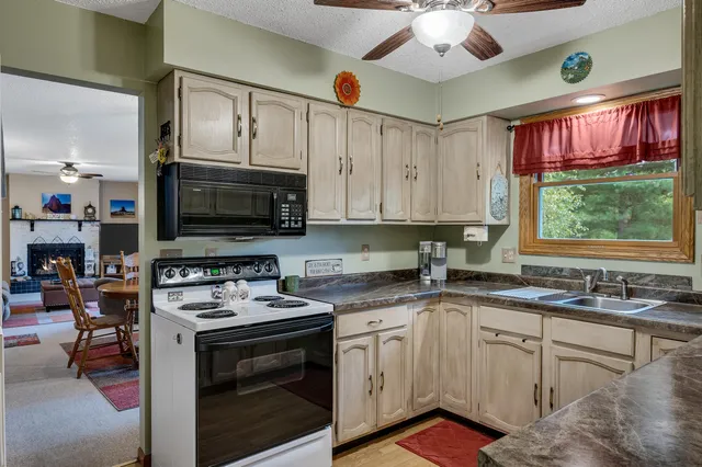 $259,900 | 2956 South Marion Road, La Crosse, WI 54601