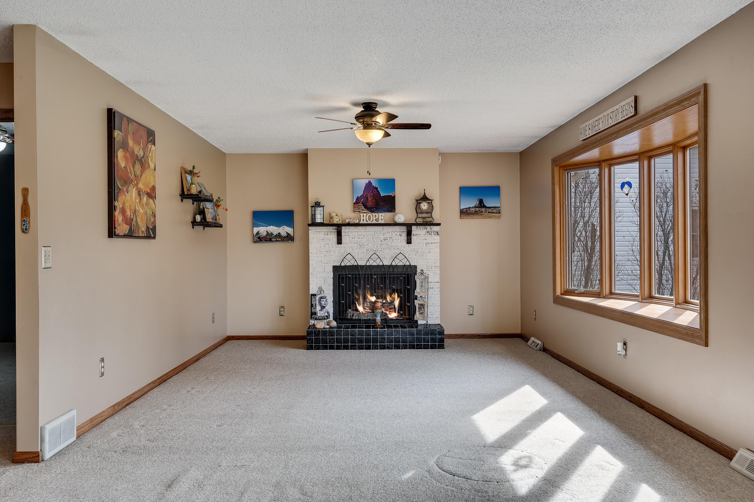 2956 South Marion Road La Crosse, WI 54601 - Photo 7 of 31 Living Room