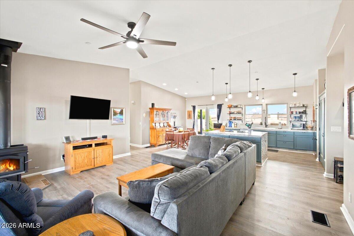 301 New Venture Road Clarkdale, AZ 86324 - Photo 14 of 29 02-Living Room
