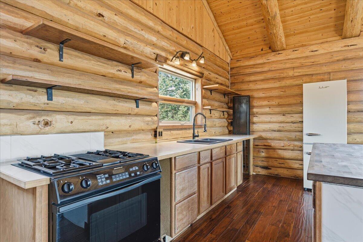 19554 Osprey Road Prineville, OR 97754 - Photo 14 of 42 29-024_DSC00264