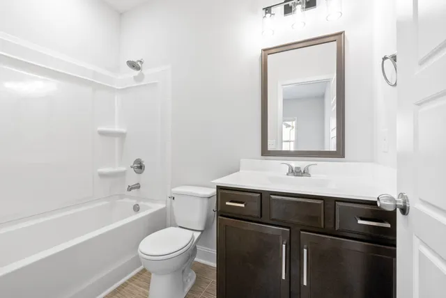 $1,595 | 760 Tracy Lane, Unit B102, Clarksville, TN 37040