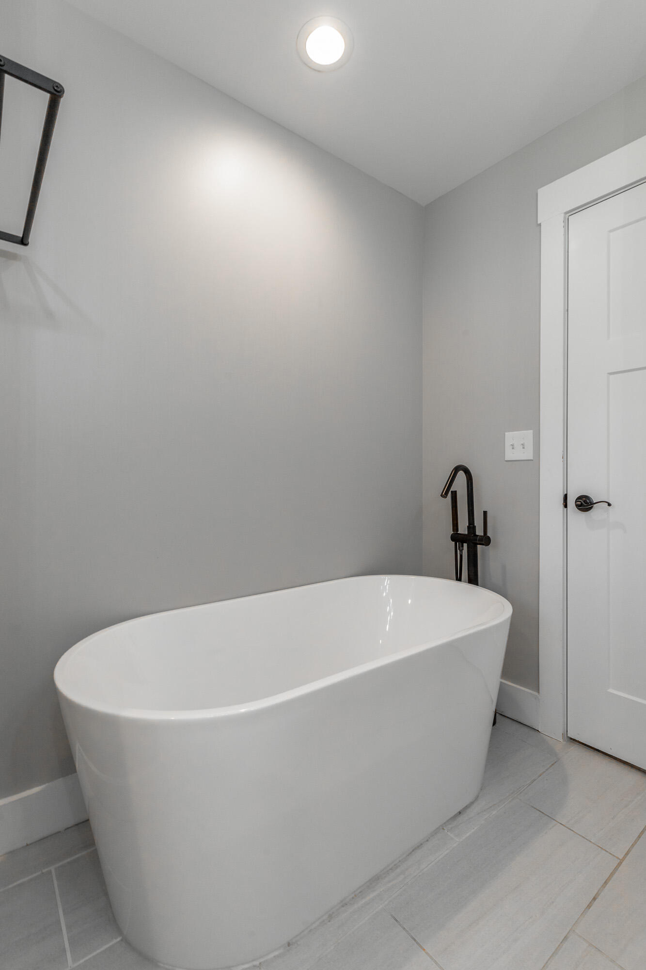 838 Campbell Road Tunnel Hill, GA 30755 - Photo 24 of 60 Hall bathroom soaking tub