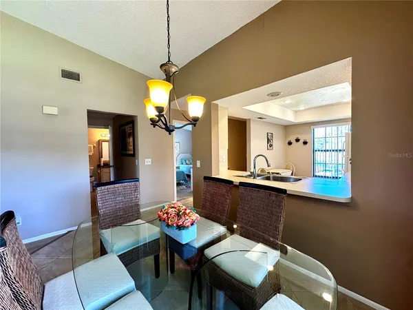 $1,990 | 4644 Weybridge, Unit 10, Sarasota, FL 34235