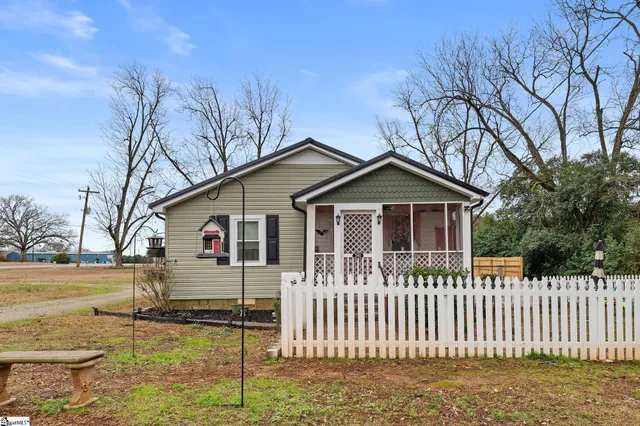 $169,000 | 342 North Hampton Street, Calhoun Falls, SC 29628