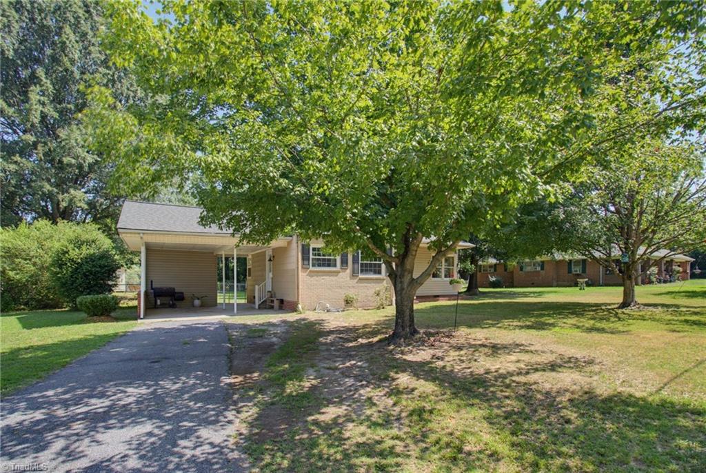 297 Pleasant Grove Church Road Thomasville, NC 27360 - Photo 4 of 28