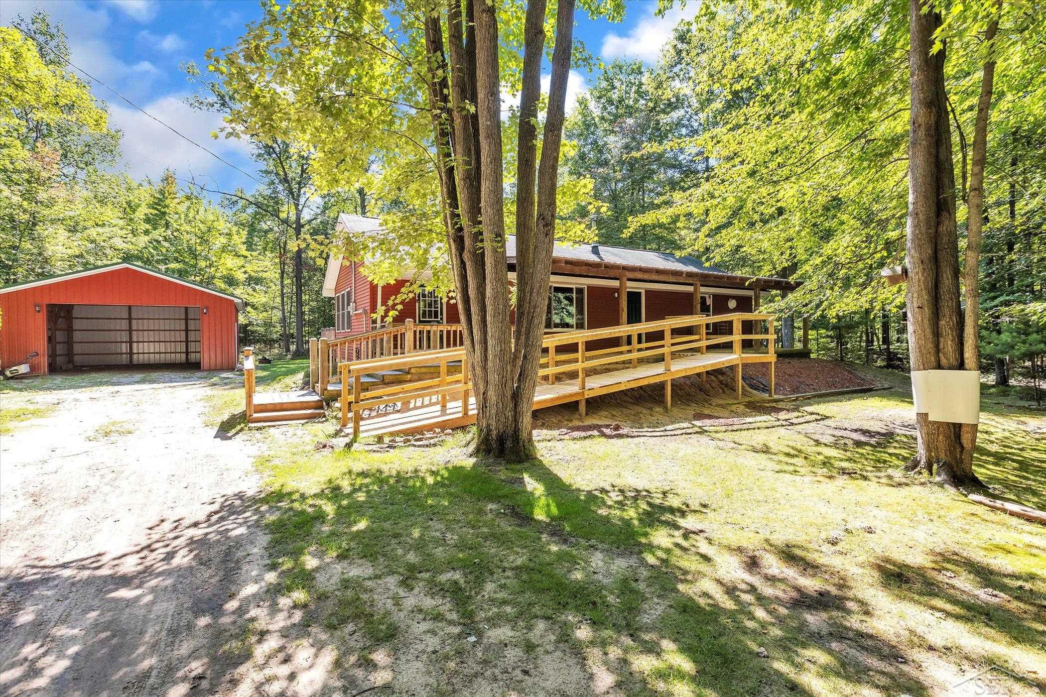 2859 West Chippewa River Road Midland, MI 48640 - Photo 5 of 51 50089692-4.JPG