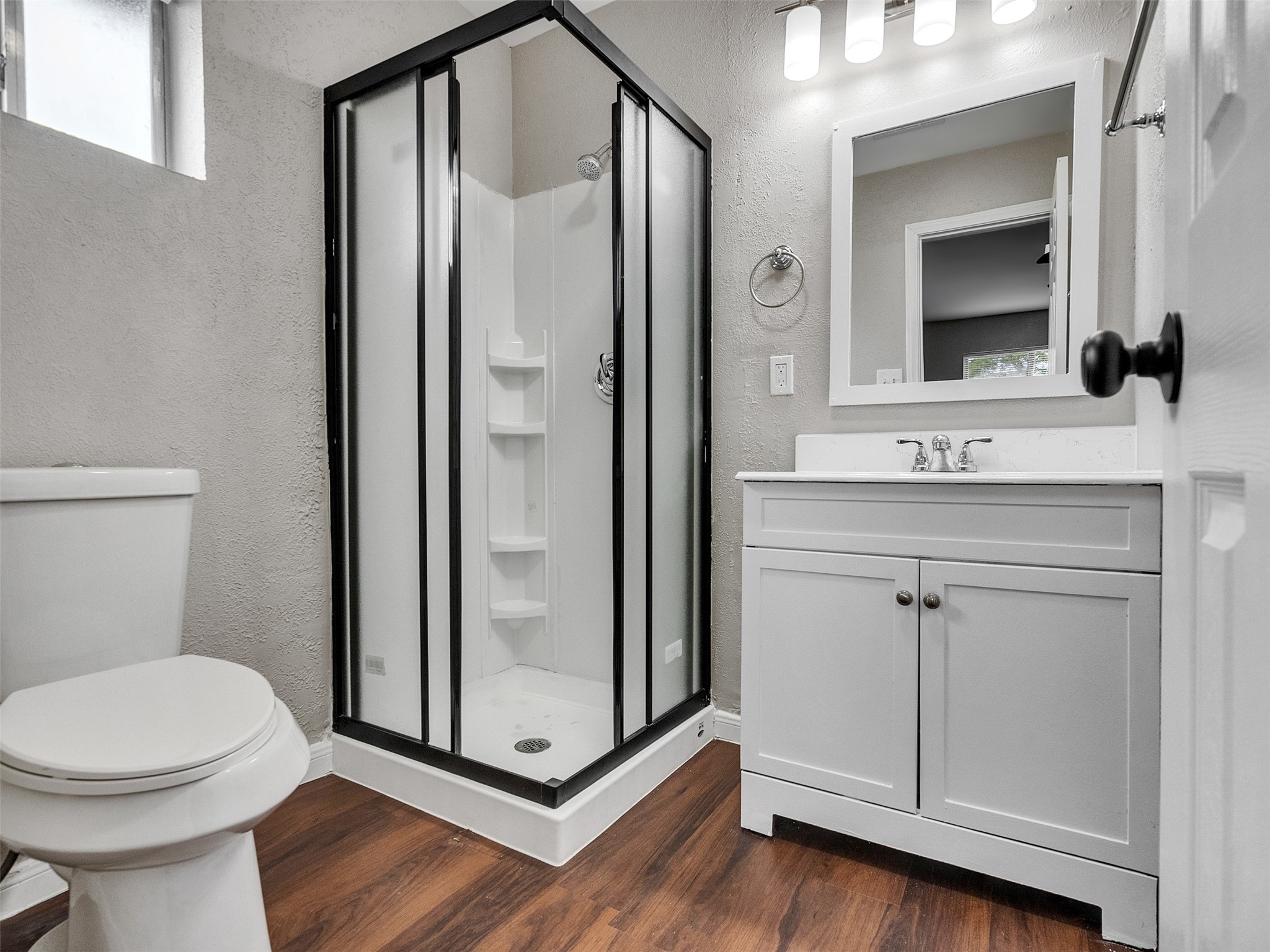 9605 Belfast Road La Porte, TX 77571 - Photo 14 of 22 Primary Bathroom