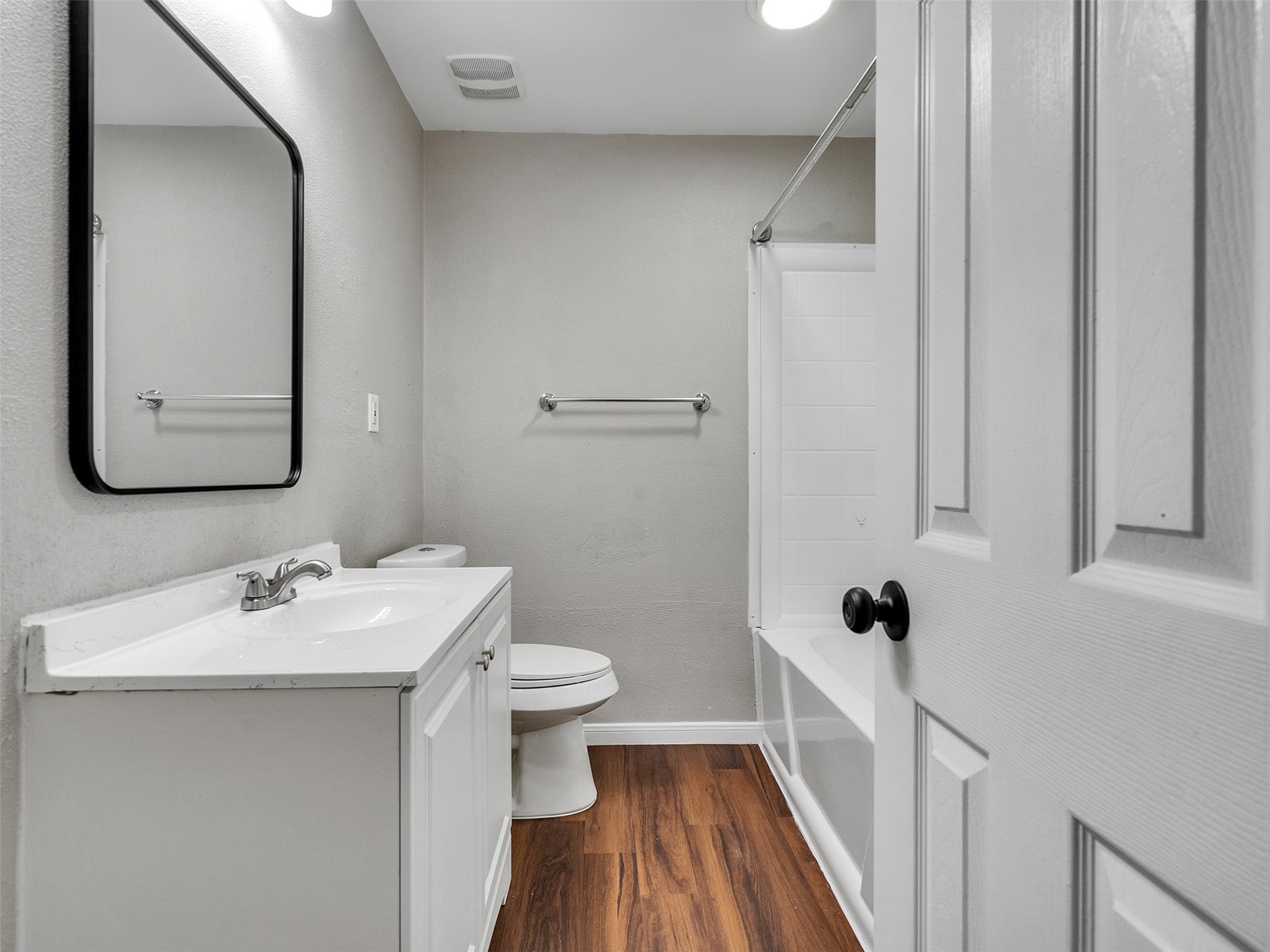 9605 Belfast Road La Porte, TX 77571 - Photo 17 of 22 2nd Bathroom