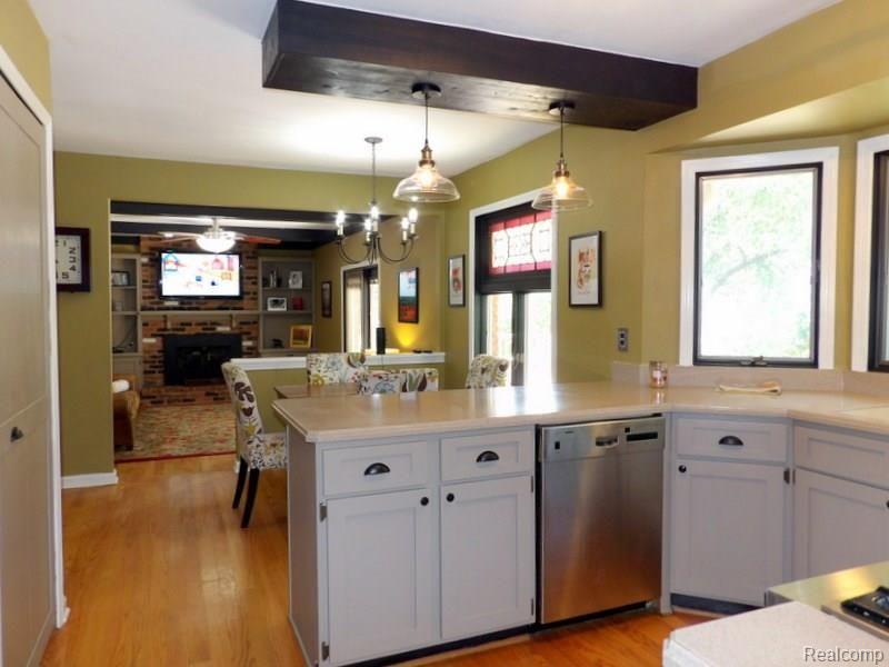 26426 Inkster Road Flat Rock, MI 48134 - Photo 23 of 56 102_4898.JPG
