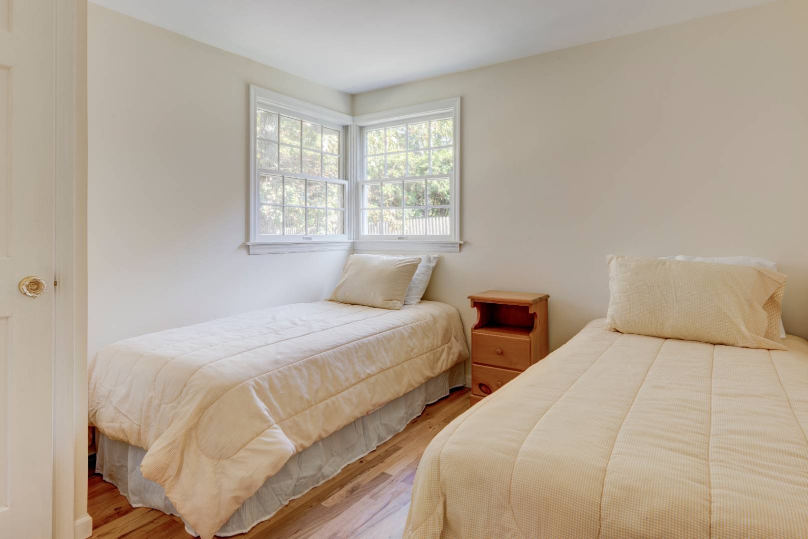 21 Apple Road Southampton, NY 11968 - Photo 8 of 9 Gallery Image 8