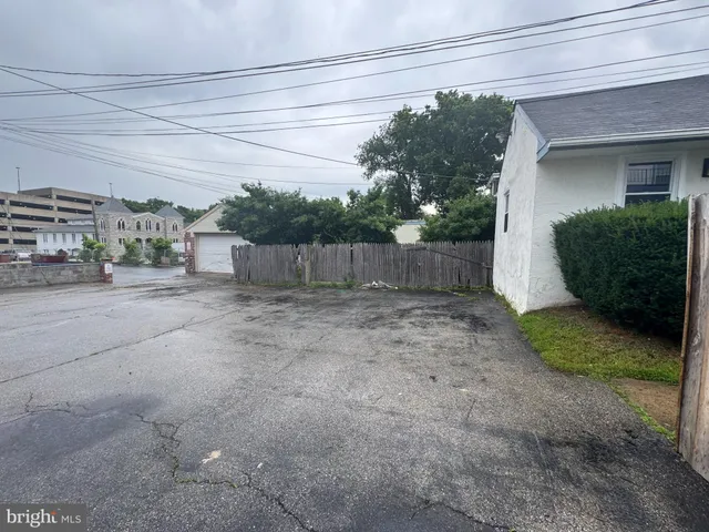 a view of a back yard of the house