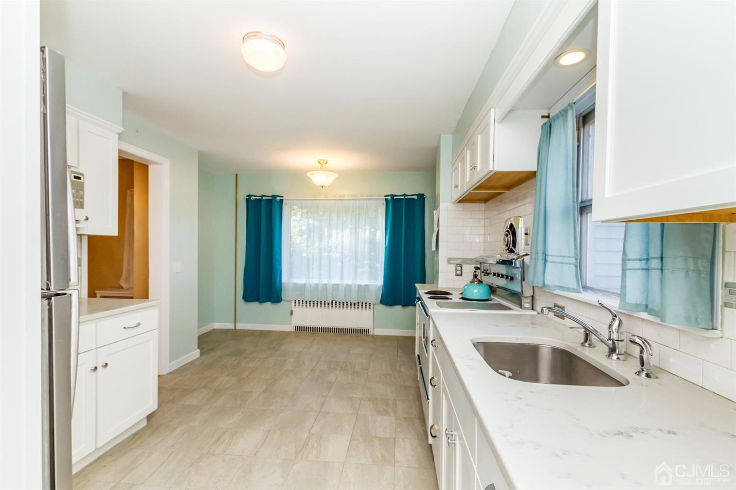 19 Kings Road Netcong, NJ 07857 - Photo 6 of 24 a bathroom with a sink a mirror and a bathtub