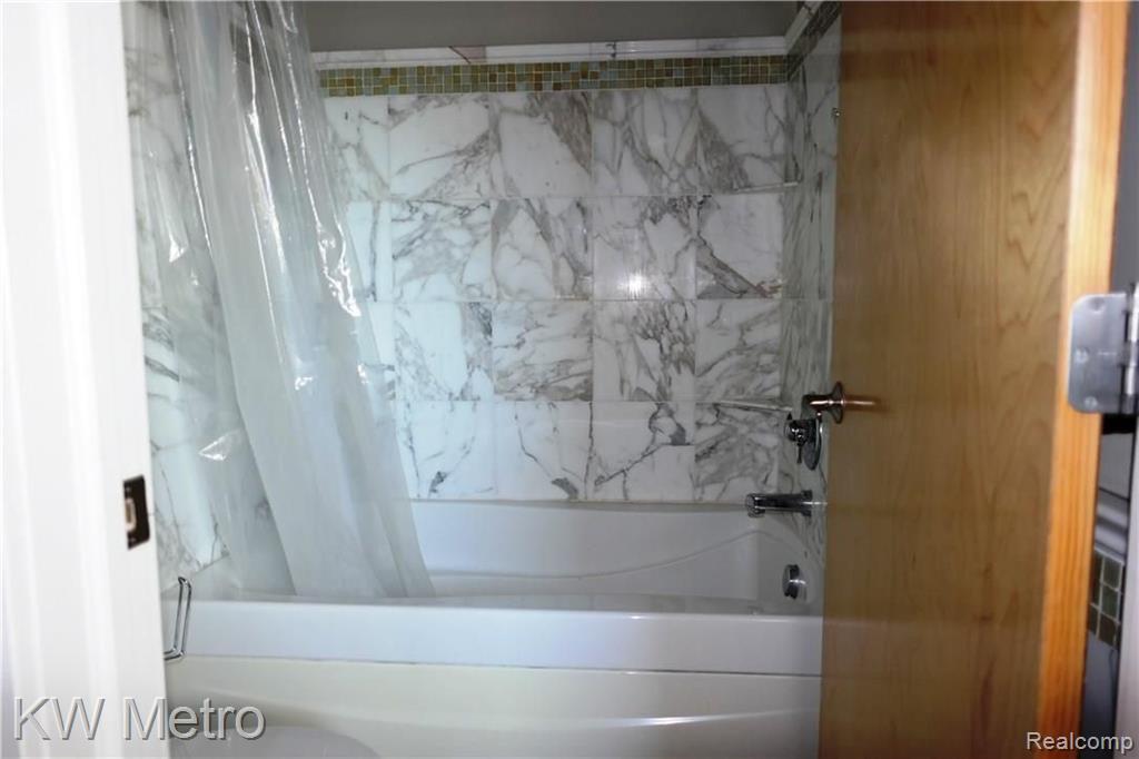 686 West Eleven Mile Road Royal Oak, MI 48073 - Photo 16 of 25