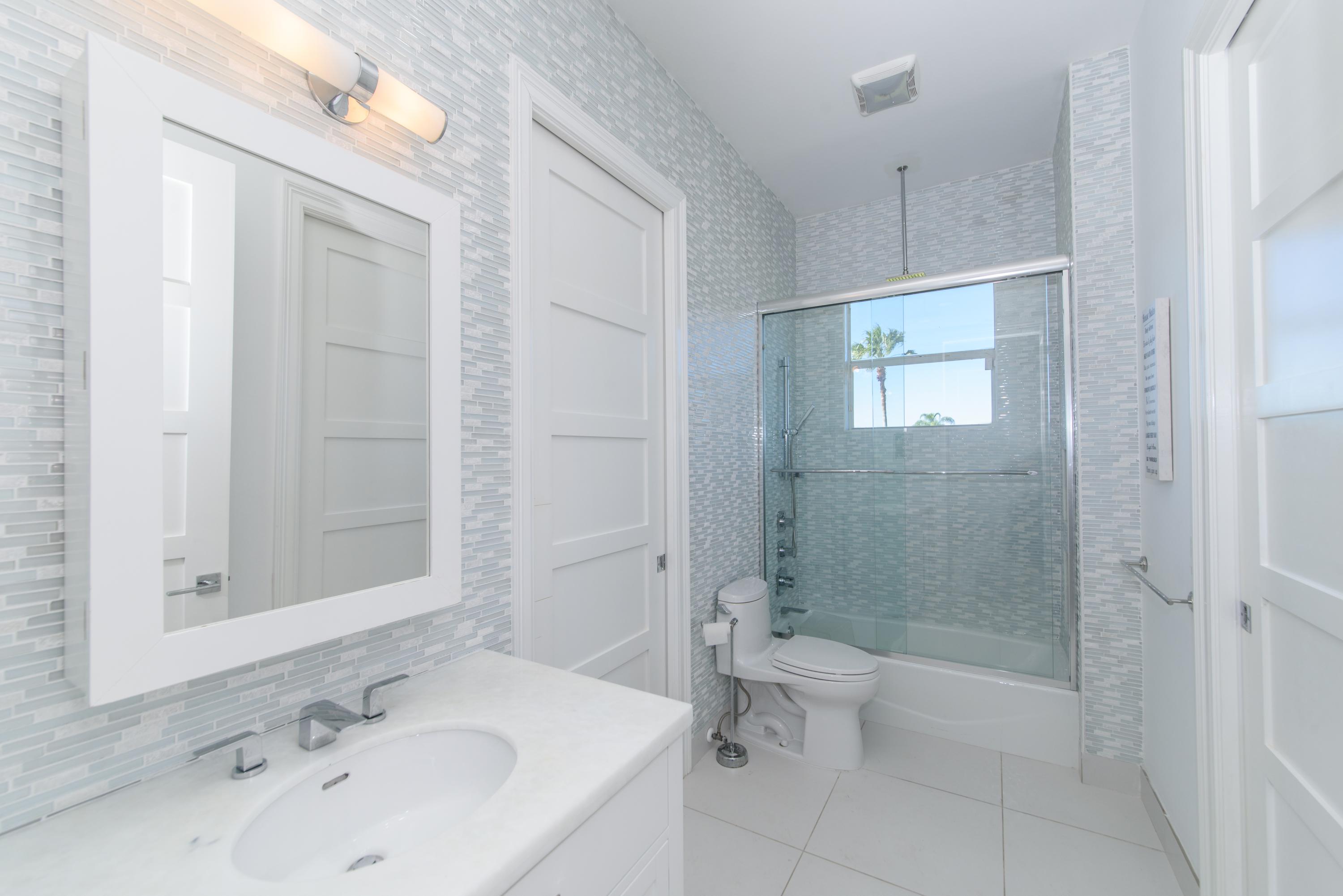 13200 Southfields Road Wellington, FL 33414 - Photo 21 of 39 Ensuite bathroom