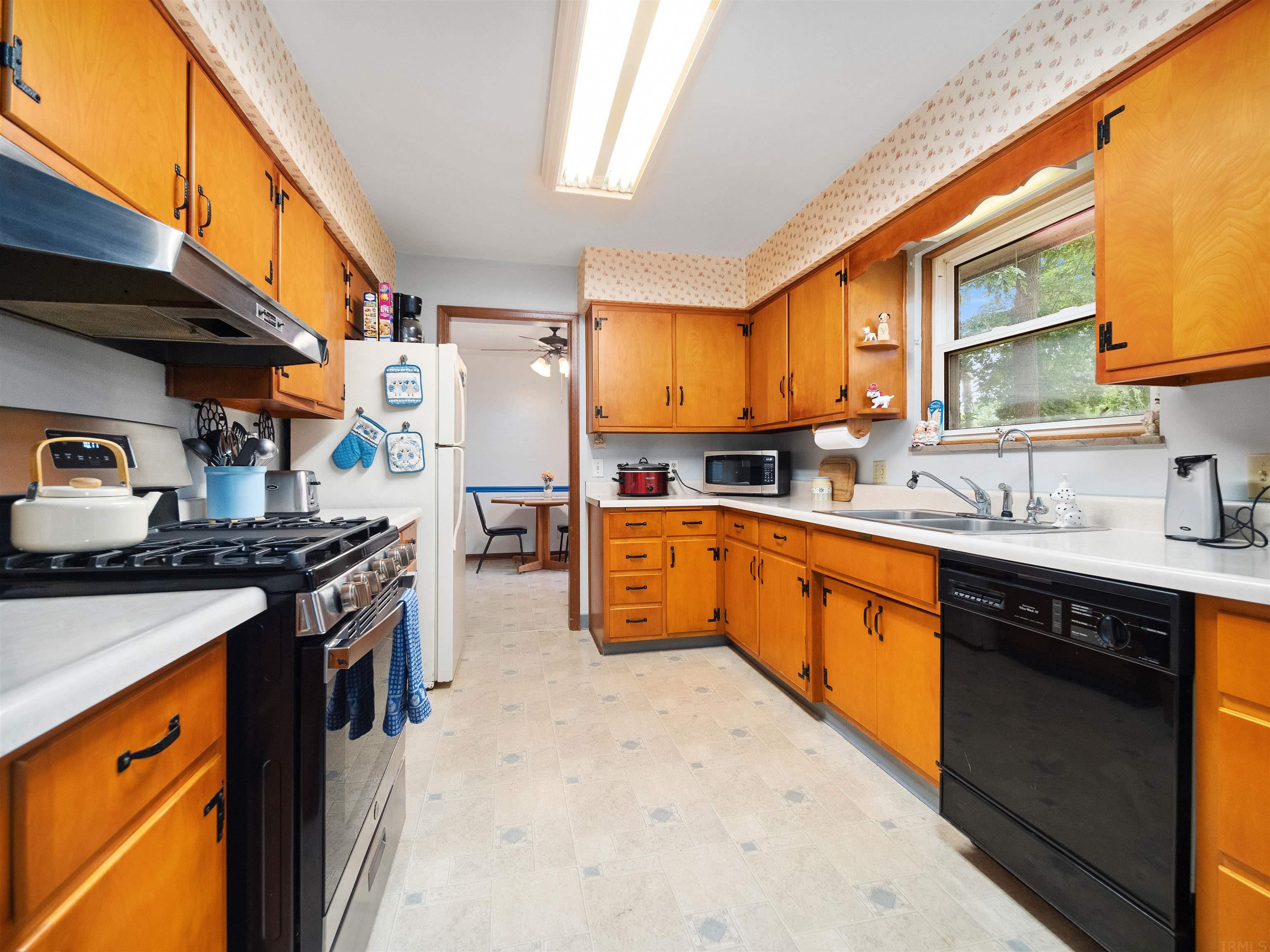 9556 Manor Woods Road Fort Wayne, IN 46804 - Photo 13 of 35 Gallery Image 13