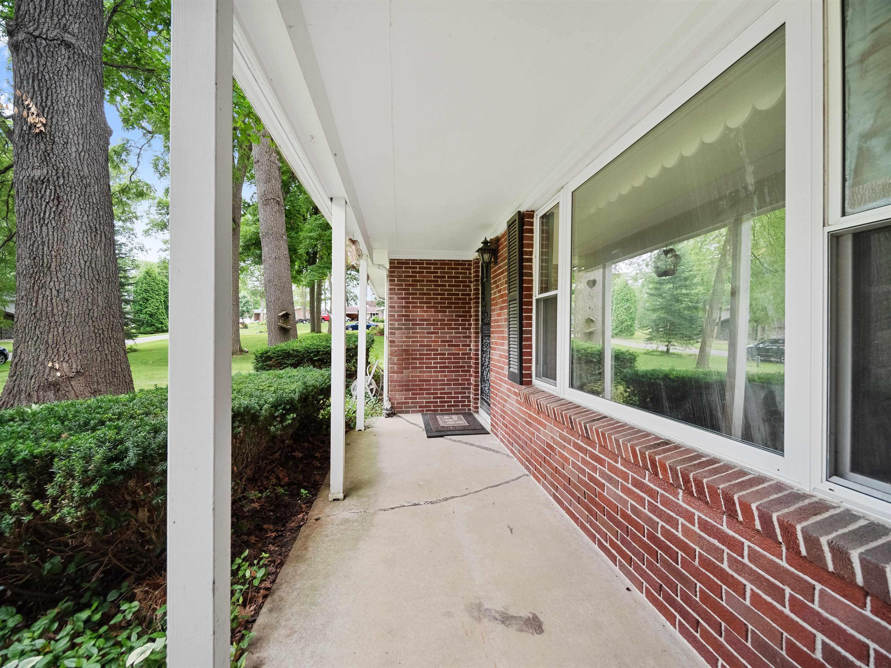9556 Manor Woods Road Fort Wayne, IN 46804 - Photo 4 of 35 Gallery Image 4
