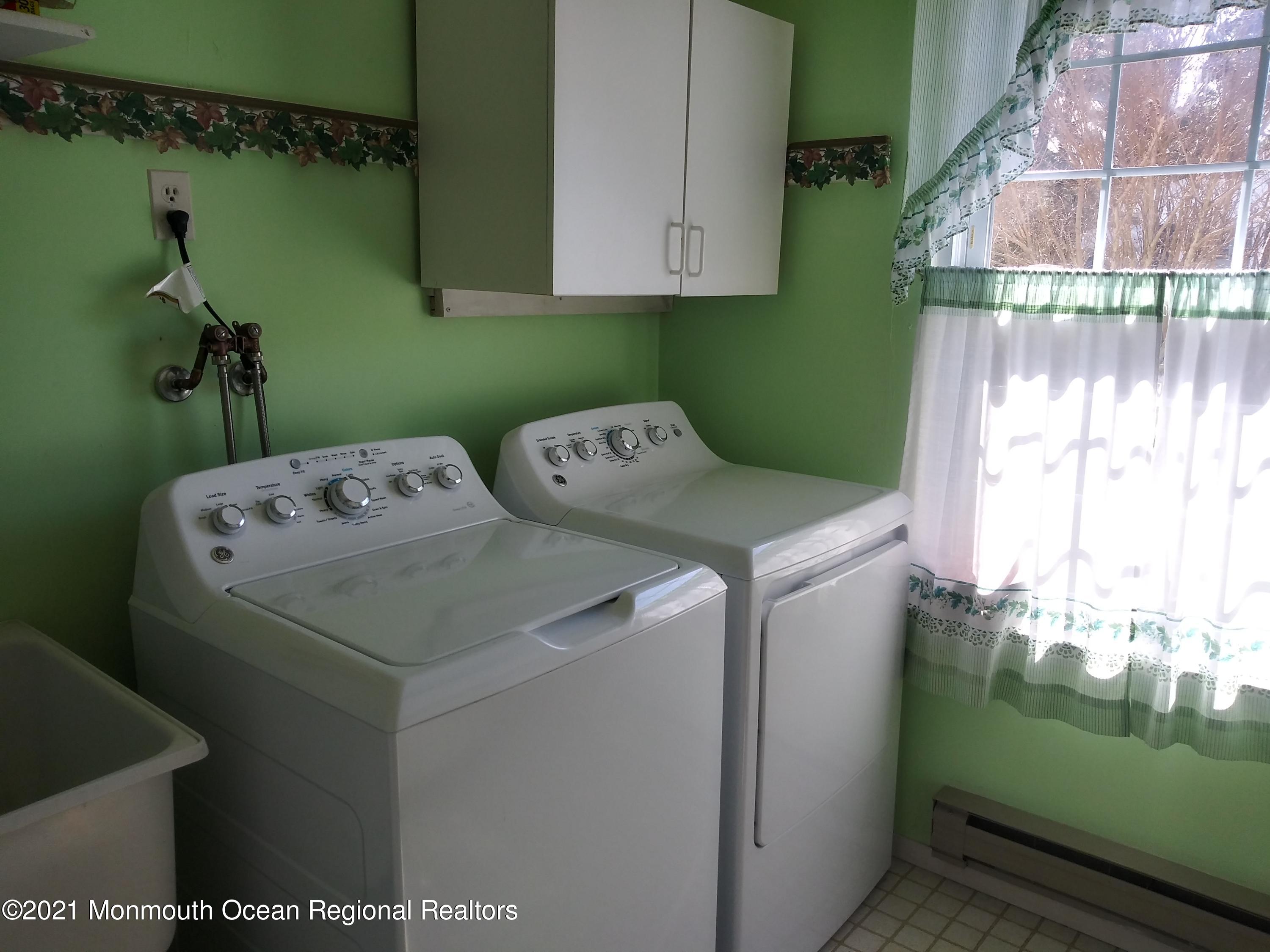 9 Ashley Road, Unit 63 Whiting, NJ 08759 - Photo 10 of 11 a utility room with dryer and washer