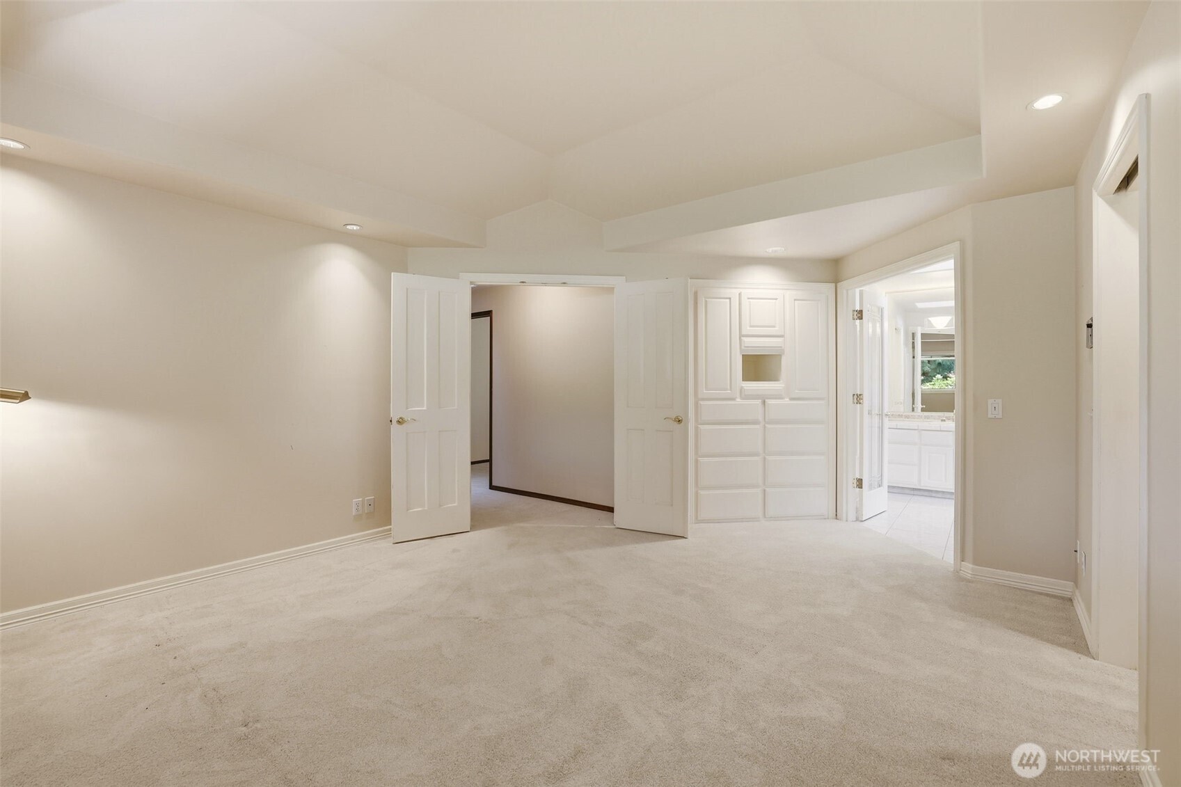 8957 188th Street Southwest Edmonds, WA 98026 - Photo 16 of 36