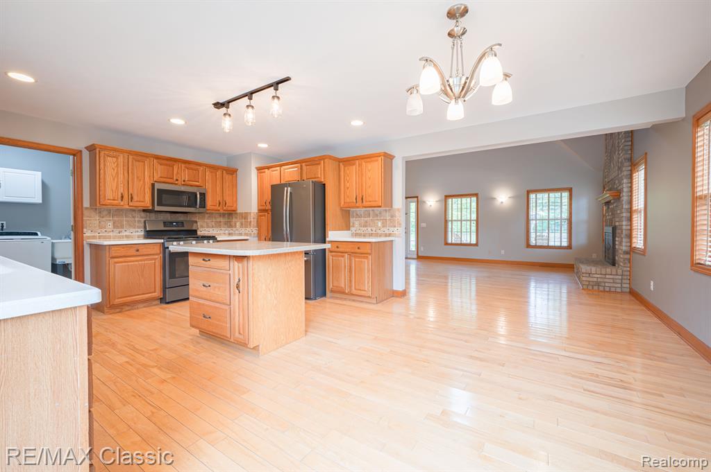 3119 East Maple Road Wixom, MI 48393 - Photo 10 of 40
