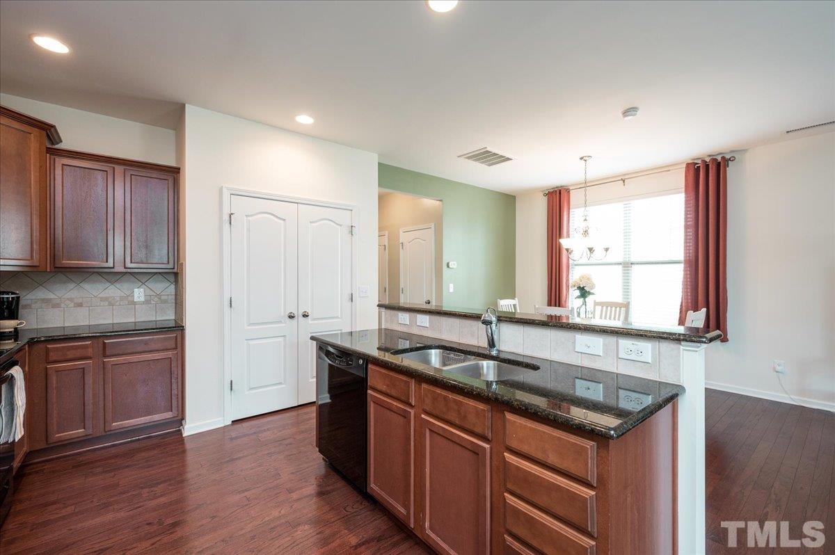 8318 Niayah Way Raleigh, NC 27612 - Photo 8 of 25 Gallery Image 8