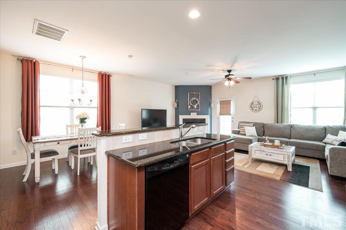 8318 Niayah Way Raleigh, NC 27612 - Photo 9 of 25 Gallery Image 9
