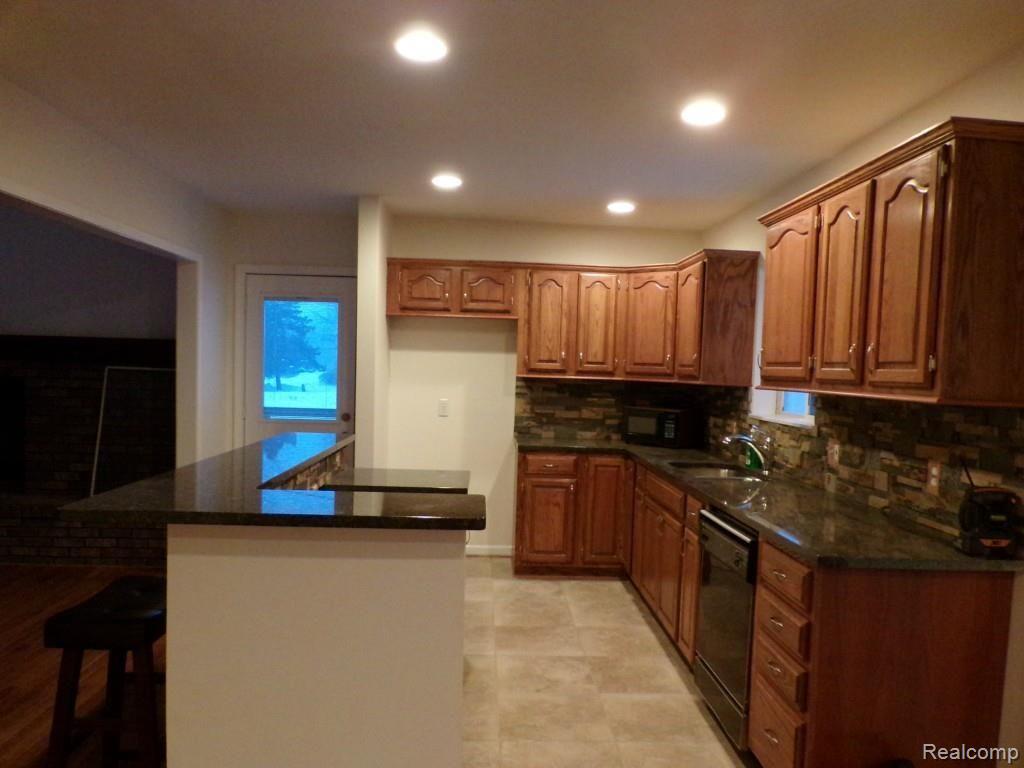 4751 Rattek Road Clarkston, MI 48346 - Photo 8 of 19 KITCHEN.jpg