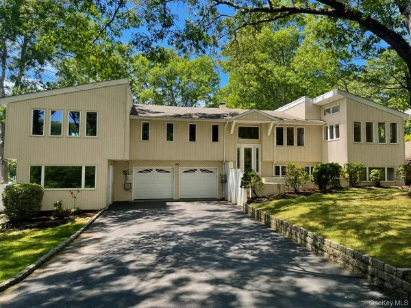 $1,645,000 | 60 Winston Drive, Smithtown, NY 11787