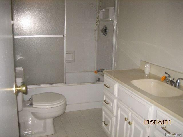 1131 Avon Manor Road Rochester, MI 48307 - Photo 7 of 12 Bath