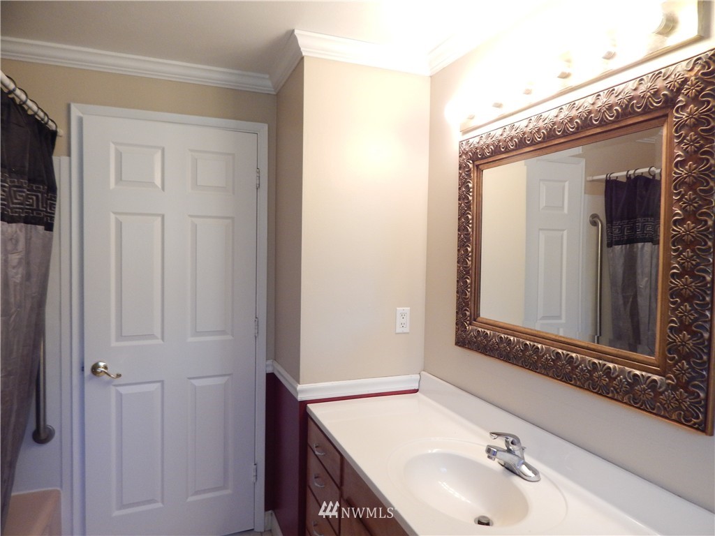 3220 Ridgeview Drive Northeast Bremerton, WA 98310 - Photo 11 of 25 Gallery Image 11