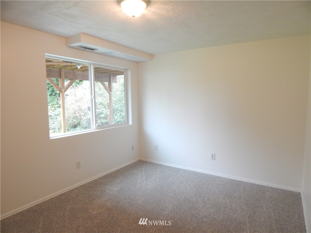 3220 Ridgeview Drive Northeast Bremerton, WA 98310 - Photo 17 of 25 Gallery Image 17