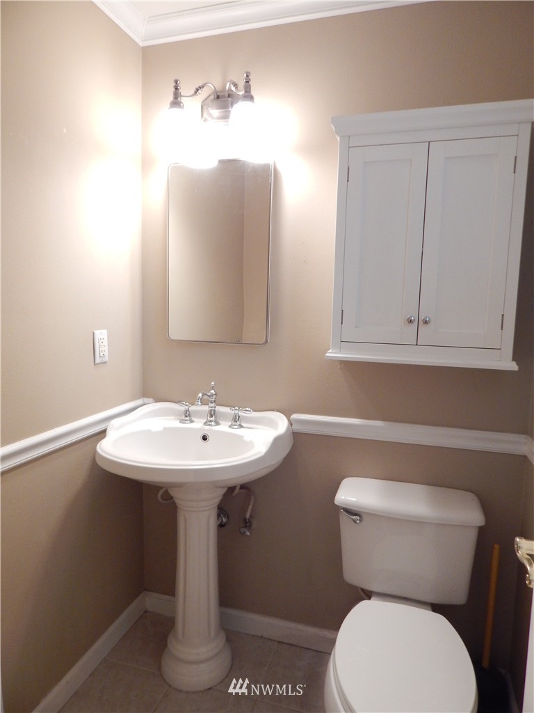 3220 Ridgeview Drive Northeast Bremerton, WA 98310 - Photo 9 of 25 Gallery Image 9