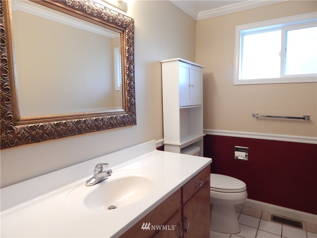 3220 Ridgeview Drive Northeast Bremerton, WA 98310 - Photo 10 of 25 Gallery Image 10