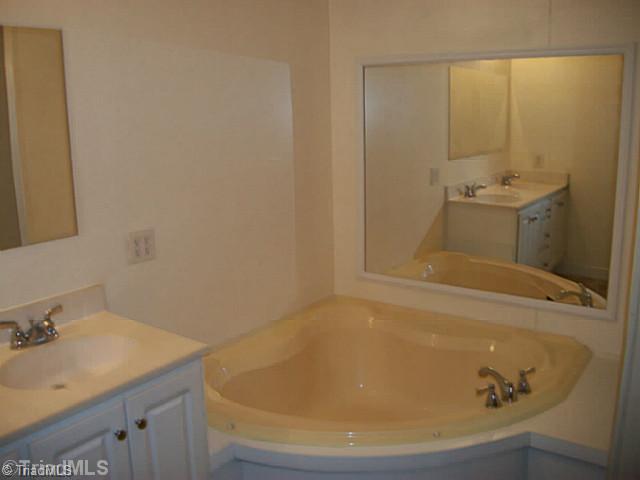 3165 New Cut Road Lexington, NC 27292 - Photo 7 of 16 Master Bath/Spa. GARDEN TUB/SEP SHOWER