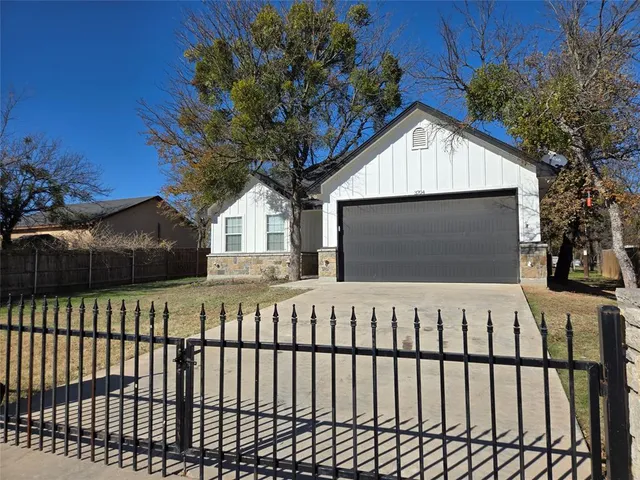 $2,500 | 3704 Canyon Road, Granbury, TX 76049