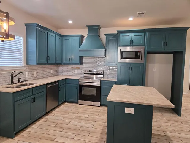 $2,500 | 3704 Canyon Road, Granbury, TX 76049