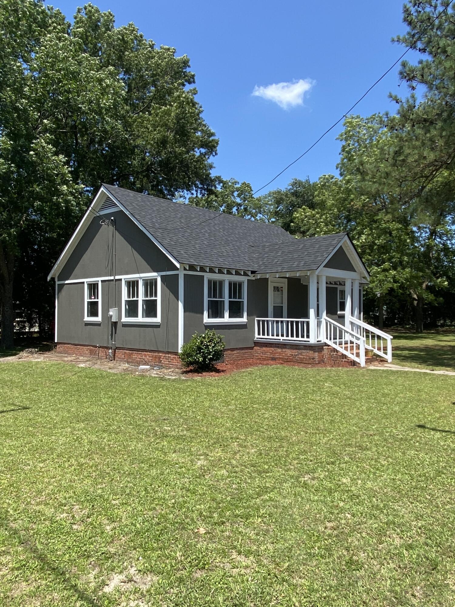 11 Rural Avenue Manning, SC 29102 - Photo 2 of 12 11 Rural St front left
