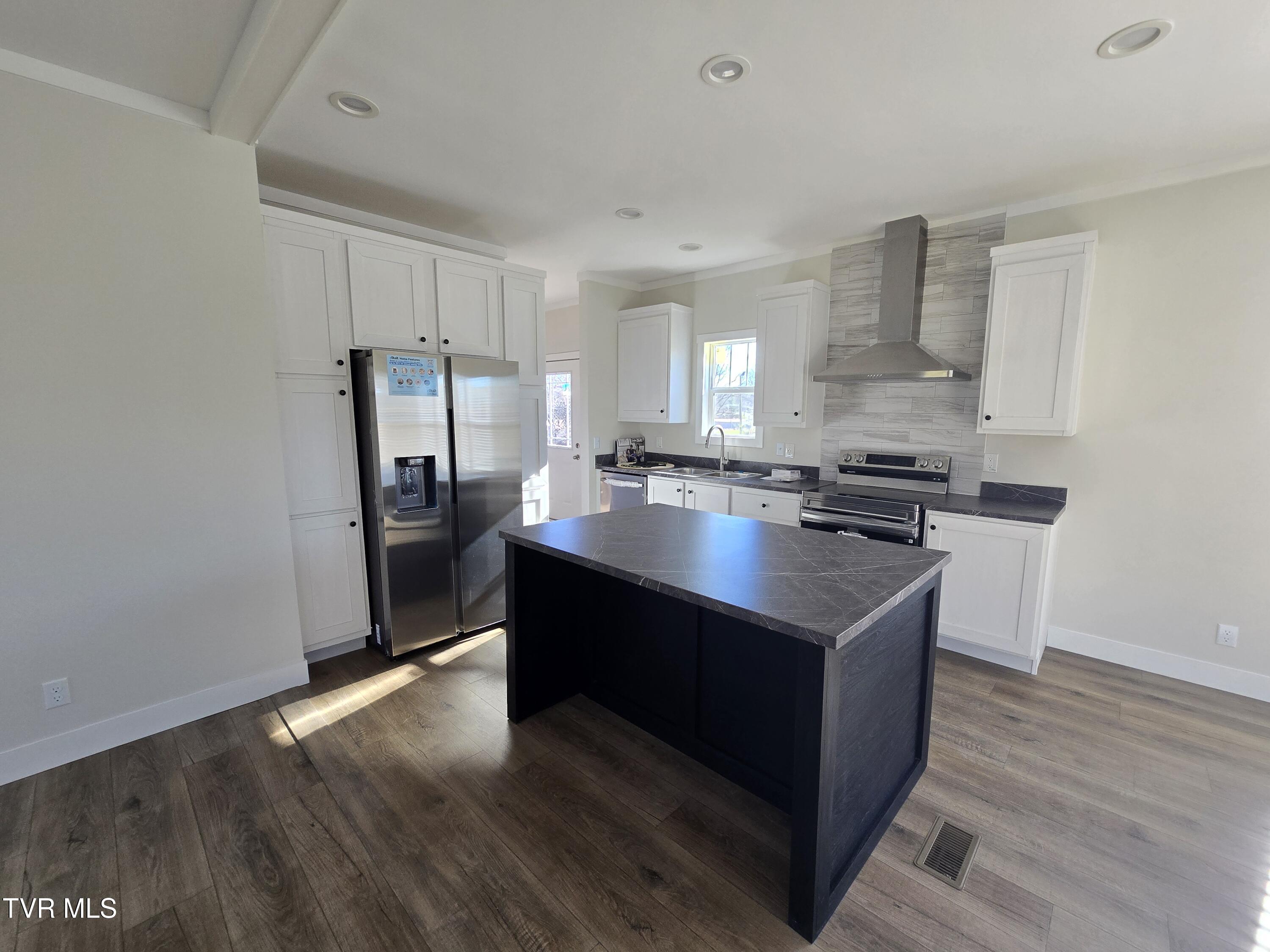 2208 Oak Street, Unit 3 Gray, TN 37615 - Photo 4 of 22 20251123_135623
