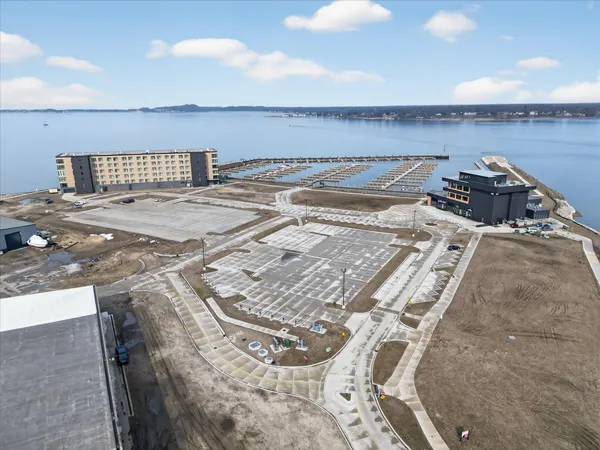 $975,000 | 901 Adelaide Circle, Unit 602, Muskegon, MI 49441