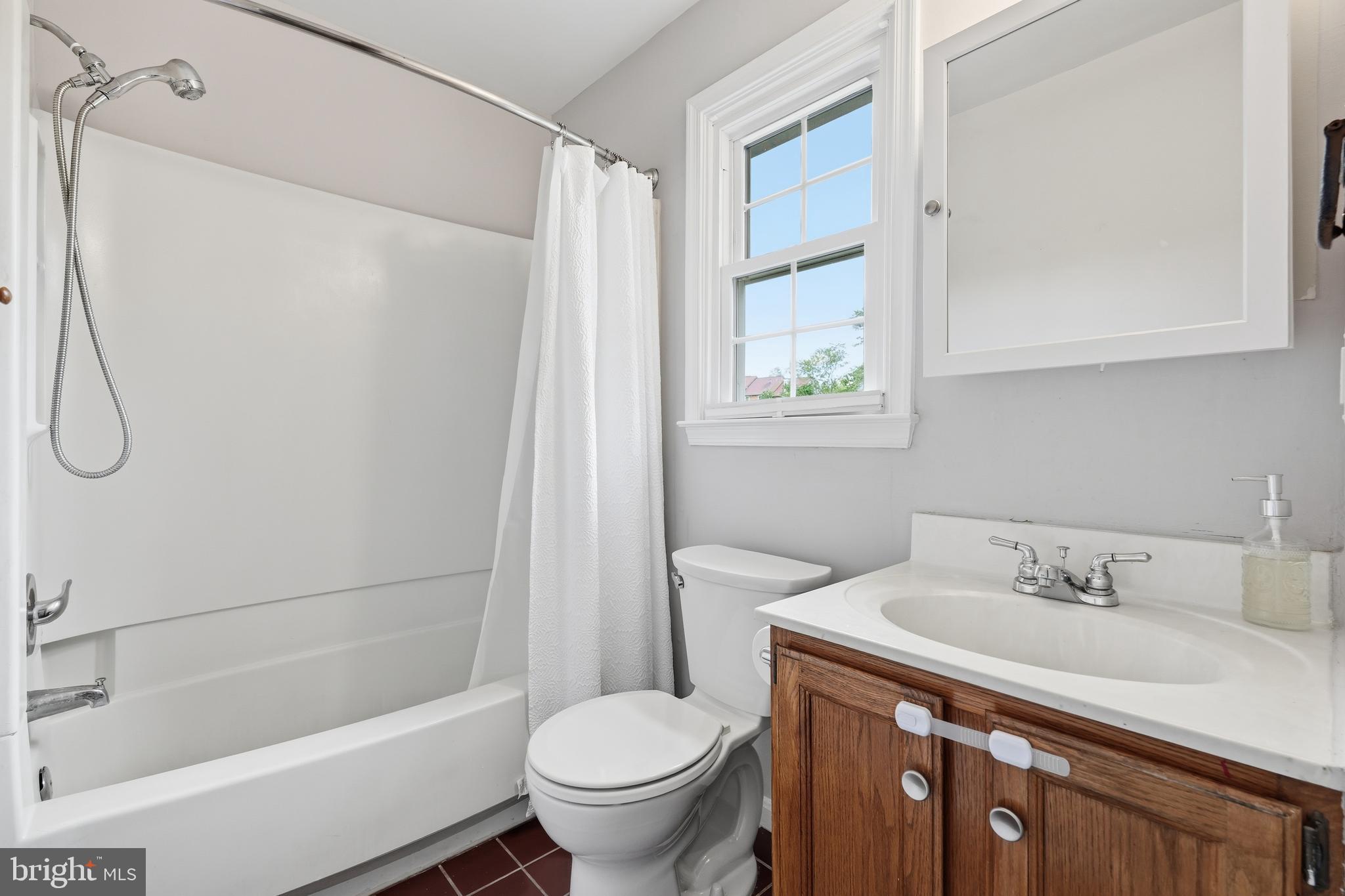 6580 Hemlock Point Road New Market, MD 21774 - Photo 15 of 44 Main level bath