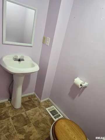 $59,000 | 1028 South Roosevelt Street, Harrisburg, IL 62946