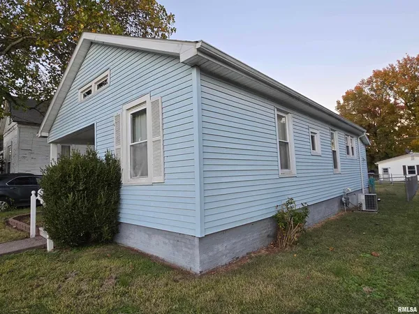 $50,000 | 1028 South Roosevelt Street, Harrisburg, IL 62946