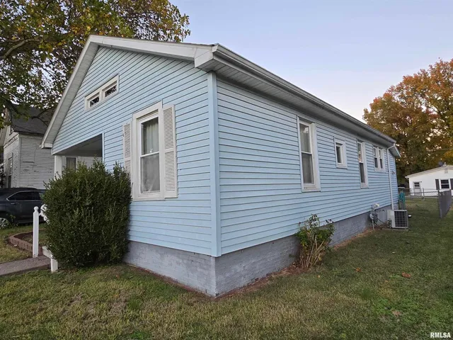$59,000 | 1028 South Roosevelt Street, Harrisburg, IL 62946