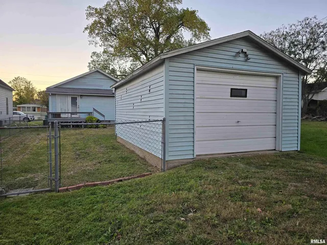 $59,000 | 1028 South Roosevelt Street, Harrisburg, IL 62946