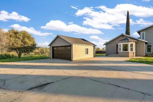 $639,950 | 28718 Auberry Road, Prather, CA 93651