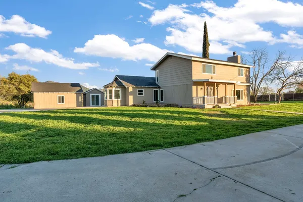 $639,950 | 28718 Auberry Road, Prather, CA 93651