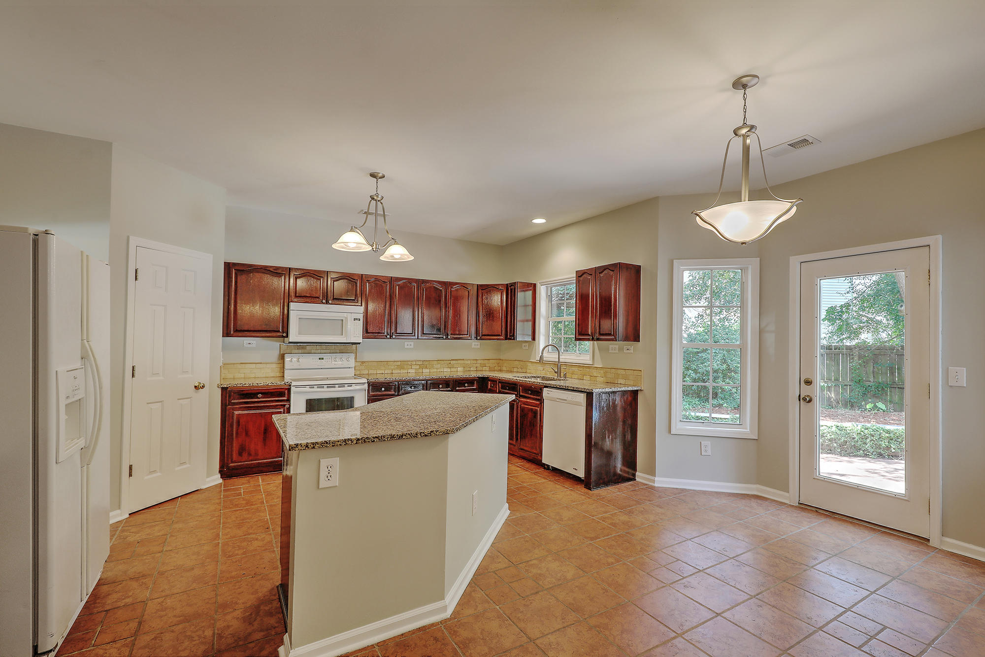 737 Ginglis Way Mount Pleasant, SC 29464 - Photo 8 of 36 1R3A8790_1_2