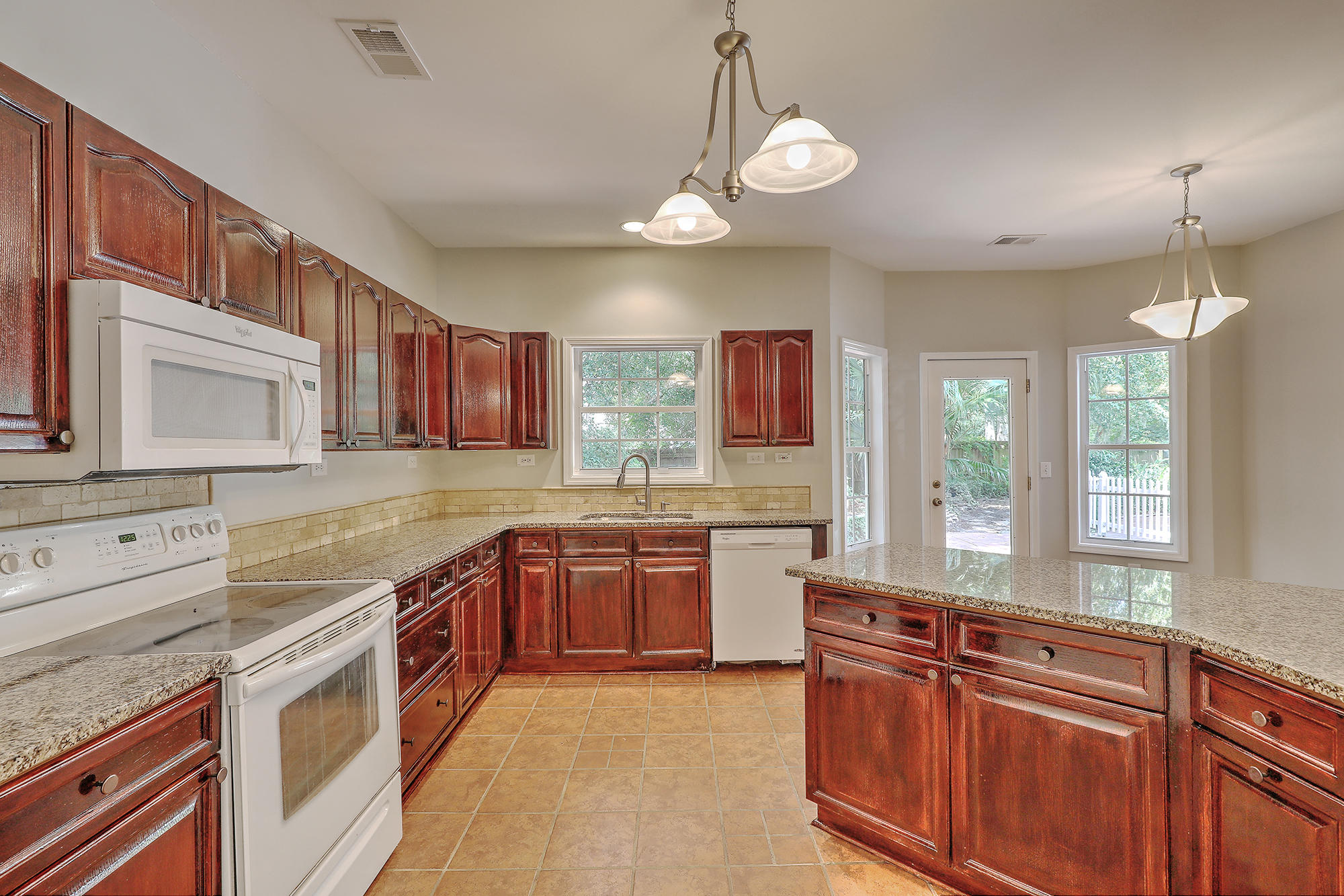 737 Ginglis Way Mount Pleasant, SC 29464 - Photo 10 of 36 1R3A8799_800_801