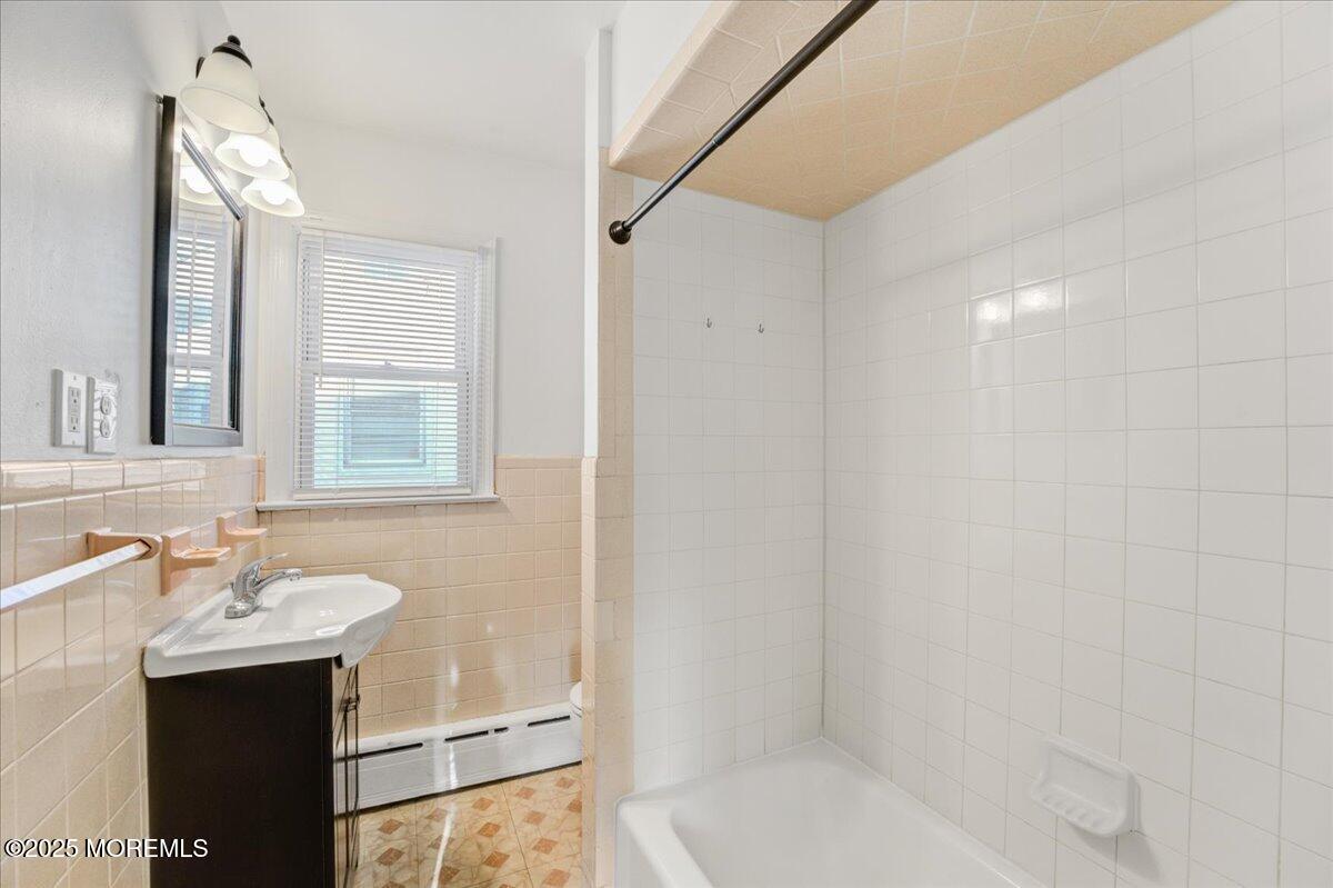 1 Gaston Avenue, Unit UPSTAIRS Raritan, NJ 08869 - Photo 8 of 13 08-Unit 2